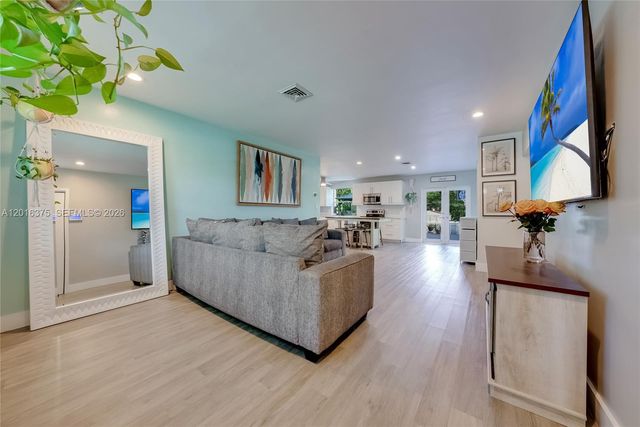 2747 Dewey St, Hollywood, FL 33020