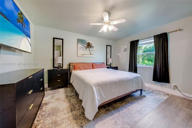2747 Dewey St, Hollywood, FL 33020