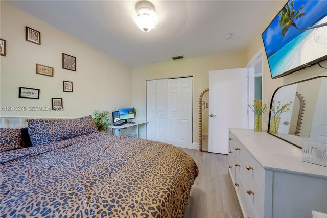 2747 Dewey St, Hollywood, FL 33020