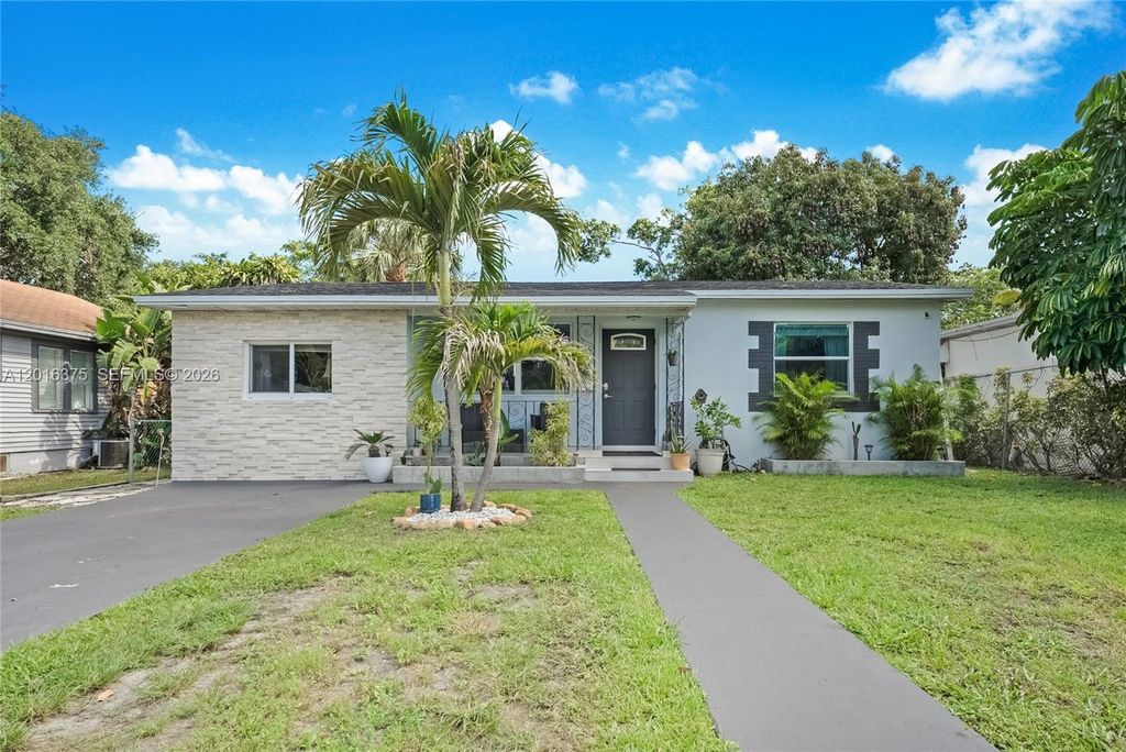 2747 Dewey St, Hollywood, FL 33020