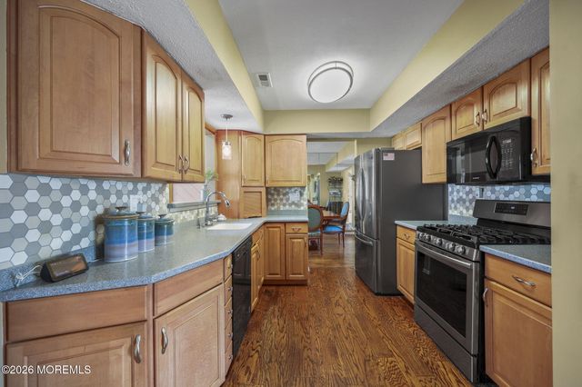 19 Plymouth Lane, Manalapan, NJ 07726