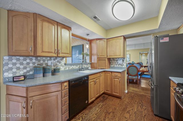 19 Plymouth Lane, Manalapan, NJ 07726