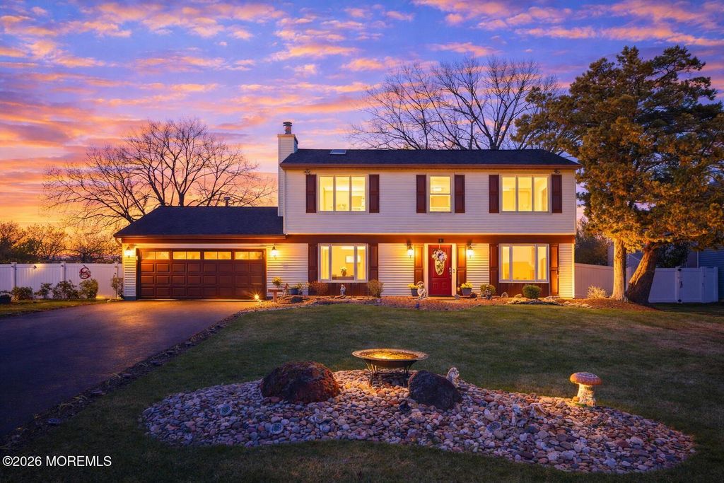 19 Plymouth Lane, Manalapan, NJ 07726