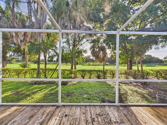 1251 E Wilshire Cir E, Pembroke Pines, FL 33027