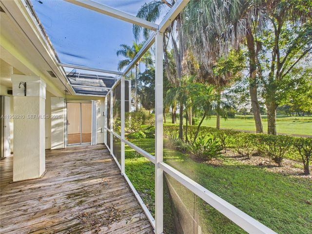 1251 E Wilshire Cir E, Pembroke Pines, FL 33027