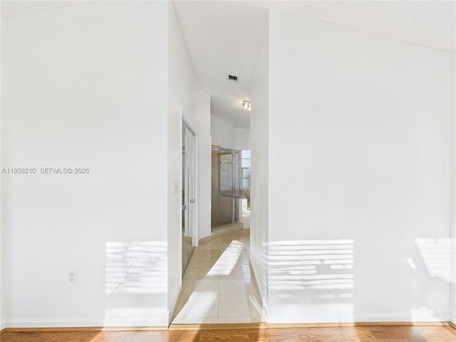 1251 E Wilshire Cir E, Pembroke Pines, FL 33027