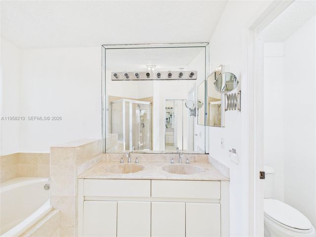 1251 E Wilshire Cir E, Pembroke Pines, FL 33027