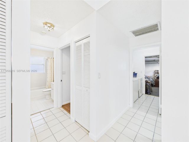 1251 E Wilshire Cir E, Pembroke Pines, FL 33027