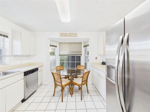 1251 E Wilshire Cir E, Pembroke Pines, FL 33027