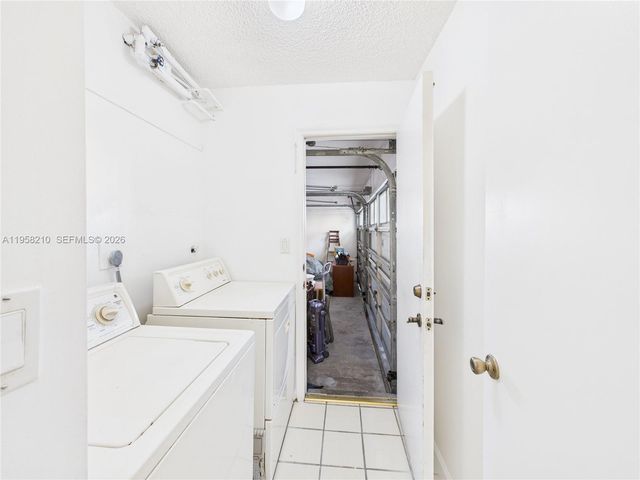 1251 E Wilshire Cir E, Pembroke Pines, FL 33027