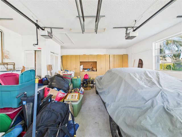 1251 E Wilshire Cir E, Pembroke Pines, FL 33027