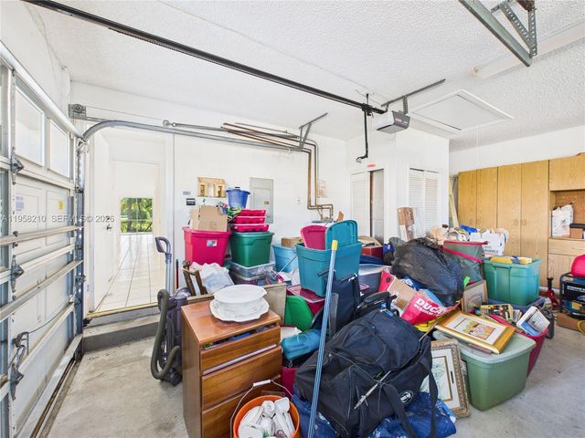 1251 E Wilshire Cir E, Pembroke Pines, FL 33027