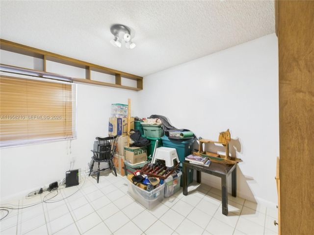 1251 E Wilshire Cir E, Pembroke Pines, FL 33027