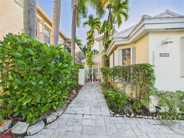 1251 E Wilshire Cir E, Pembroke Pines, FL 33027