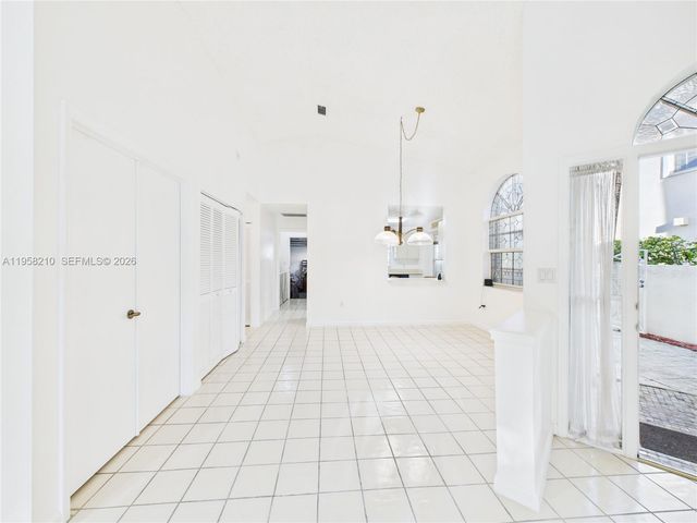 1251 E Wilshire Cir E, Pembroke Pines, FL 33027