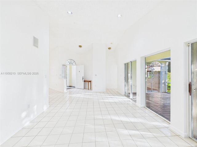 1251 E Wilshire Cir E, Pembroke Pines, FL 33027