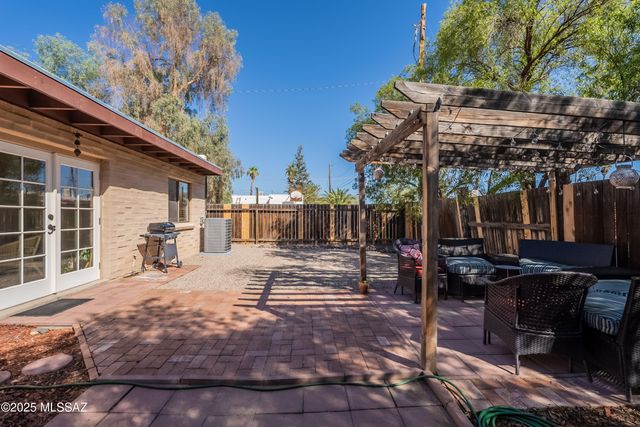 933 E Mesquite Drive, Tucson, AZ 85719