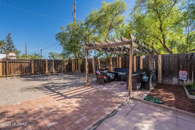 933 E Mesquite Drive, Tucson, AZ 85719