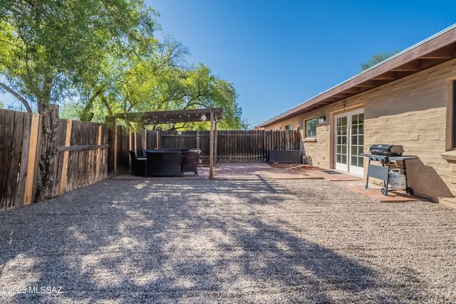 933 E Mesquite Drive, Tucson, AZ 85719