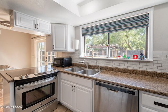 933 E Mesquite Drive, Tucson, AZ 85719