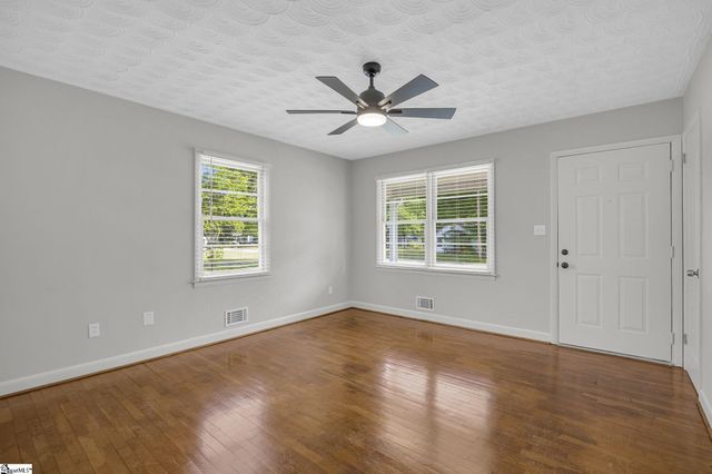 266 West Avenue, Spartanburg, SC 29301