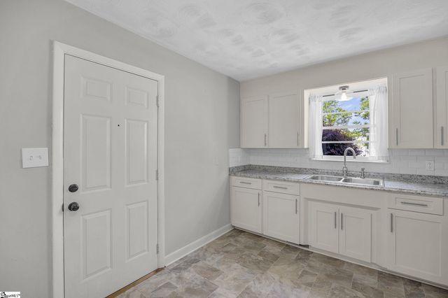 266 West Avenue, Spartanburg, SC 29301