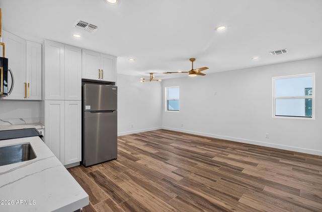 5302 E YALE Street, Phoenix, AZ 85008