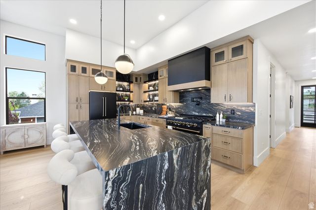 716 E 8TH AVE, Salt Lake City, UT 84103