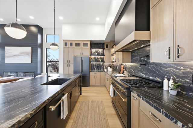 716 E 8TH AVE, Salt Lake City, UT 84103