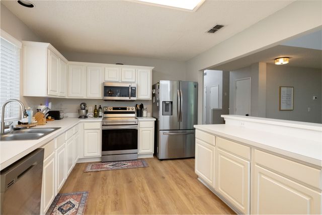 747 Cedar Leaf Circle, Lake Dallas, TX 75065