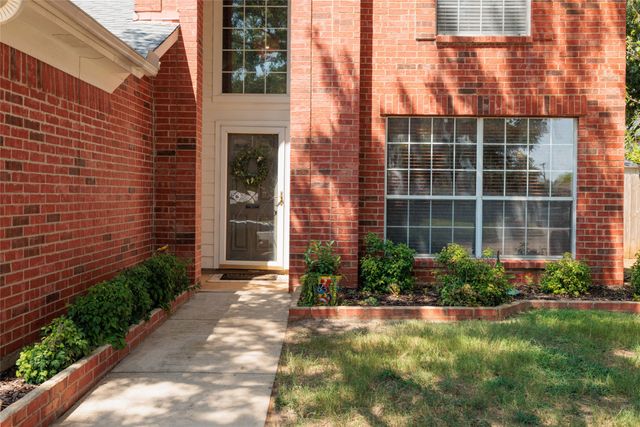 747 Cedar Leaf Circle, Lake Dallas, TX 75065
