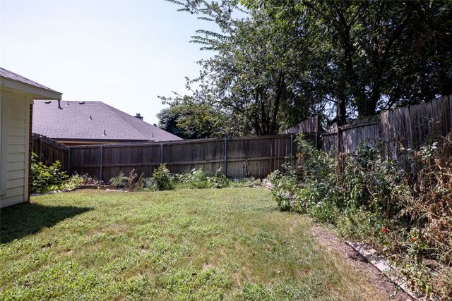 747 Cedar Leaf Circle, Lake Dallas, TX 75065