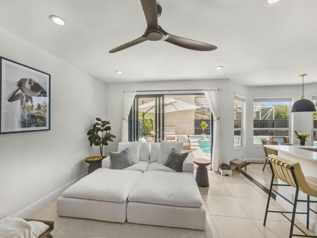 6017 Newport Village Way, Lake Worth, FL 33463