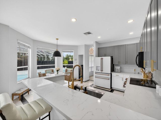 6017 Newport Village Way, Lake Worth, FL 33463