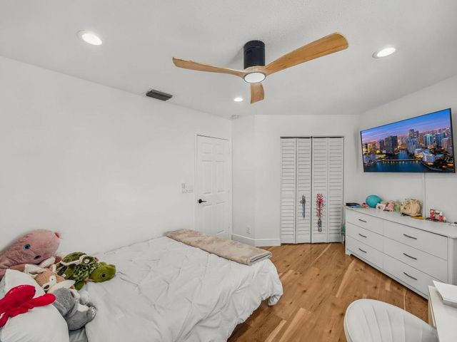 6017 Newport Village Way, Lake Worth, FL 33463