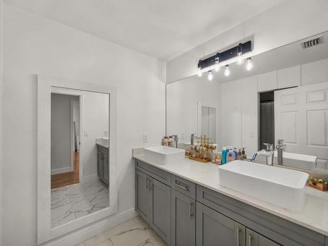 6017 Newport Village Way, Lake Worth, FL 33463