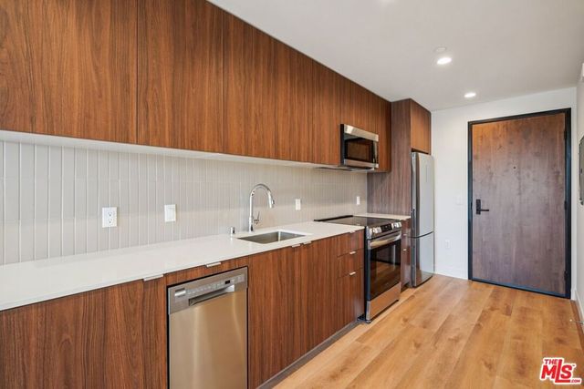 10431 Santa Monica Boulevard 602, Los Angeles, CA 90025