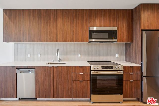 10431 Santa Monica Boulevard 602, Los Angeles, CA 90025