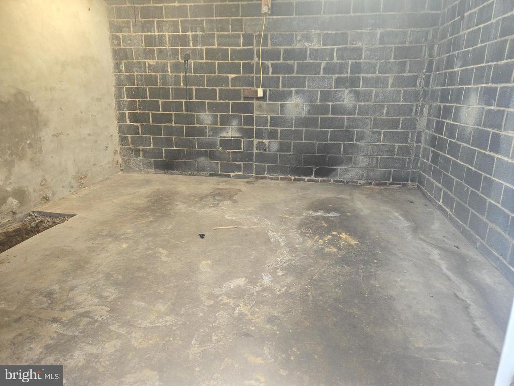2031-33 N PALETHORP ST, PHILADELPHIA, PA 19122 — photo 4