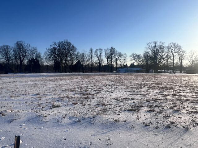 2 Lake Morris Rd, Hopkinsville, KY 42240