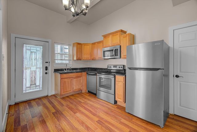 1017 11th Street 1, Galveston, TX 77550