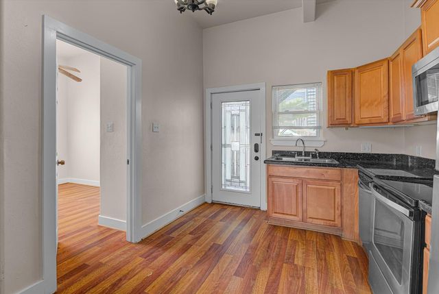 1017 11th Street 1, Galveston, TX 77550