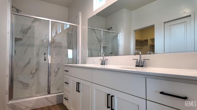 10815 Tatuk Way, Bakersfield, CA 93311