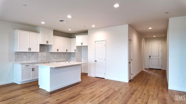 10815 Tatuk Way, Bakersfield, CA 93311