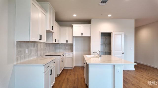 10815 Tatuk Way, Bakersfield, CA 93311