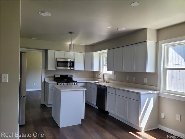 4212 Halkirk Drive, Waterford Charter Township, MI 48329