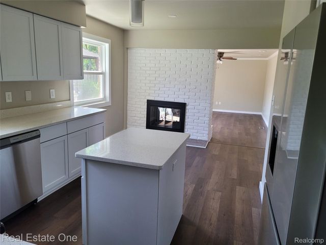 4212 Halkirk Drive, Waterford Charter Township, MI 48329