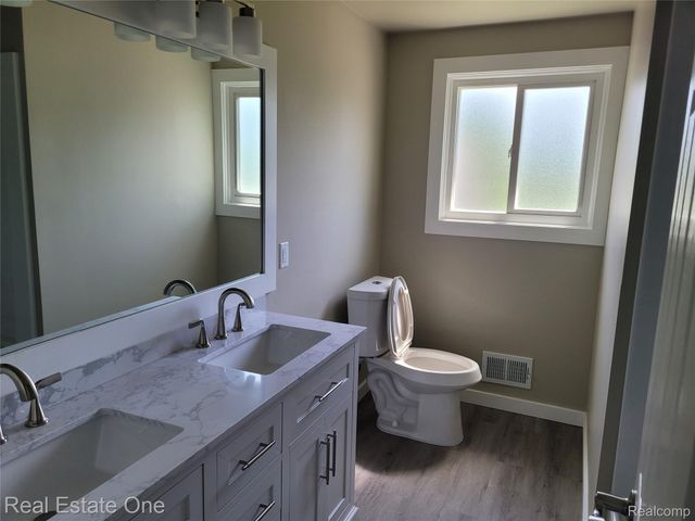 4212 Halkirk Drive, Waterford Charter Township, MI 48329
