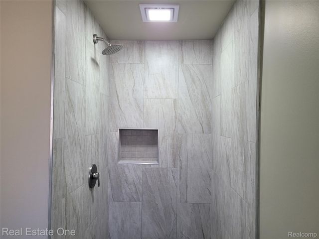 4212 Halkirk Drive, Waterford Charter Township, MI 48329