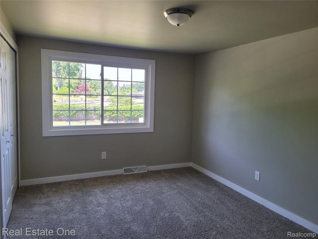 4212 Halkirk Drive, Waterford Charter Township, MI 48329